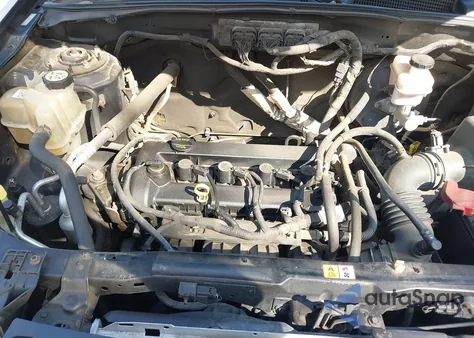 2009 Ford Escape Xls z USA, uszkodzony, nr VIN 1FMCU92709KB63681